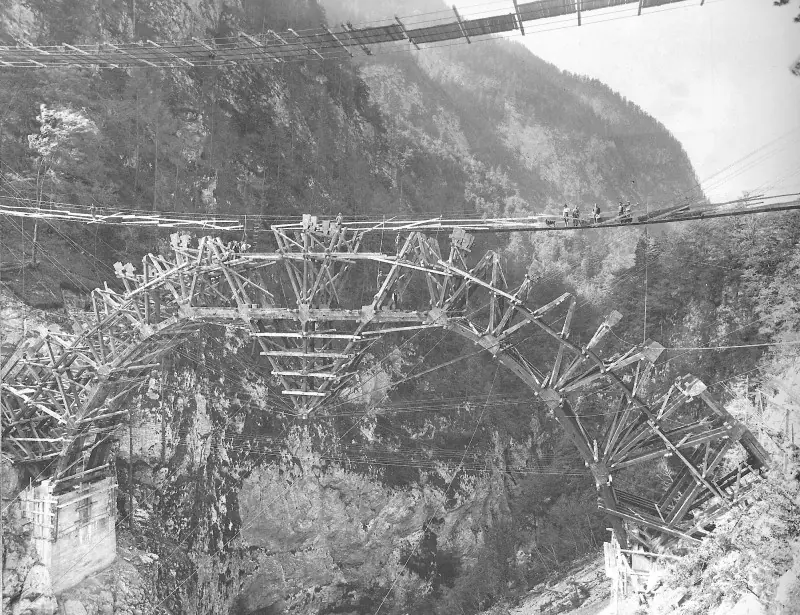 Ponte ad arco sul torrente Lumiei — immagine 7