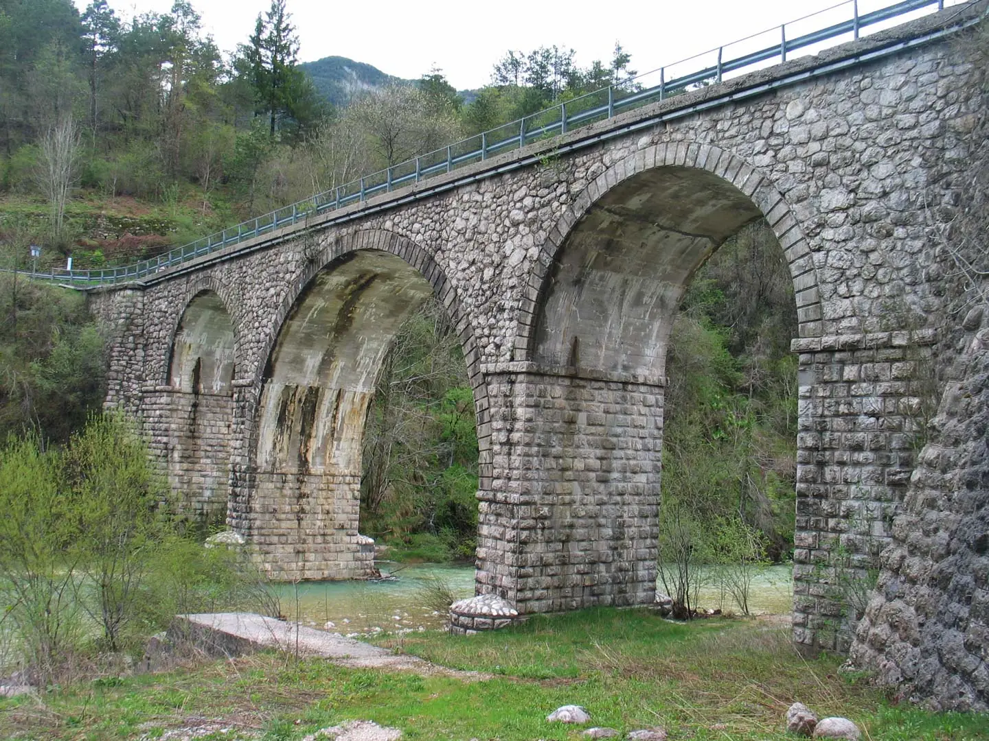 Consolidamento del ponte in Val Resia